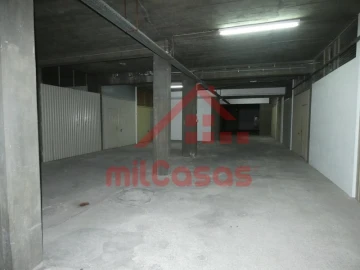 Garagem para Arrendamento em A dos Cunhados e Maceira