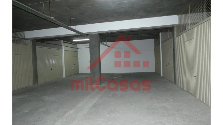 Garagem para Arrendamento em A dos Cunhados e Maceira