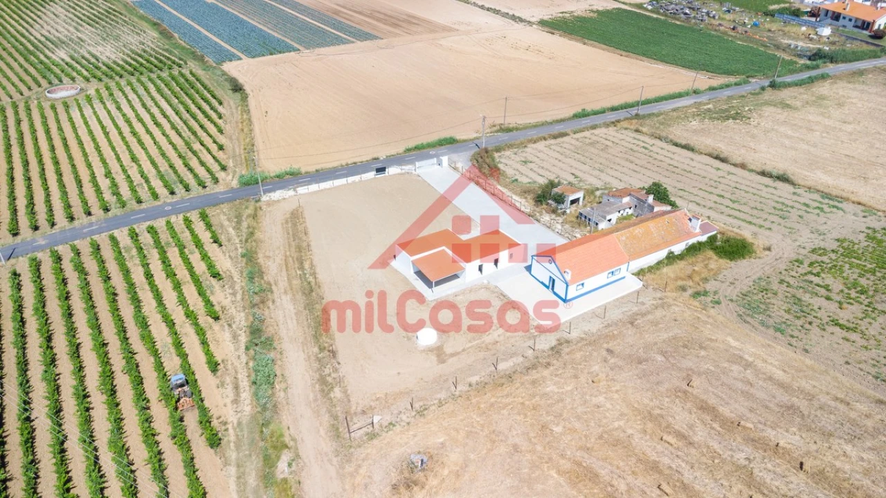 Moradia T2 para Venda em São Pedro da Cadeira Foto 1