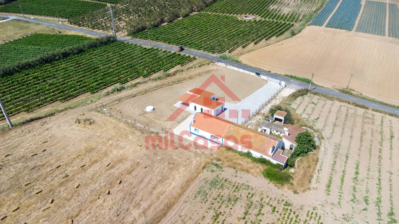 Moradia T2 para Venda em São Pedro da Cadeira Foto 3