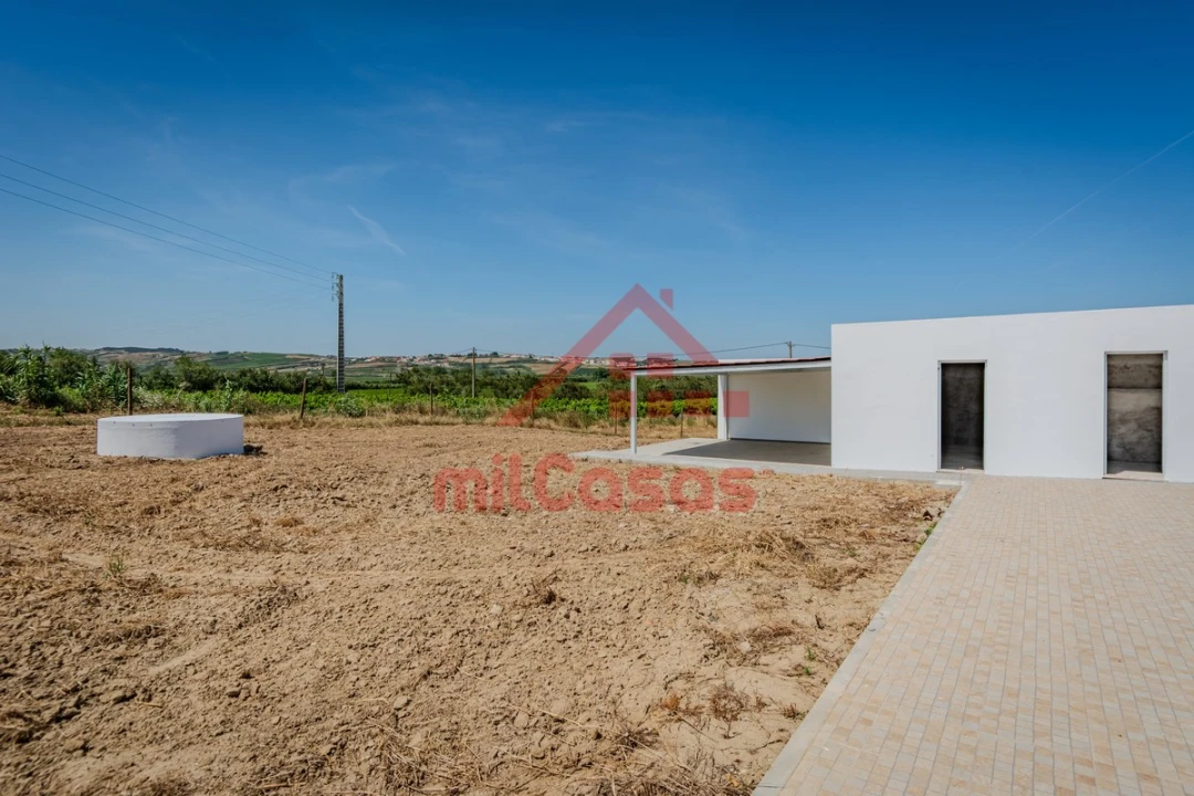 Moradia T2 para Venda em São Pedro da Cadeira Foto 25