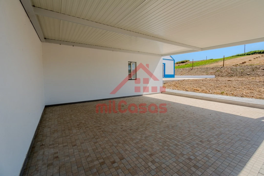 Moradia T2 para Venda em São Pedro da Cadeira Foto 28