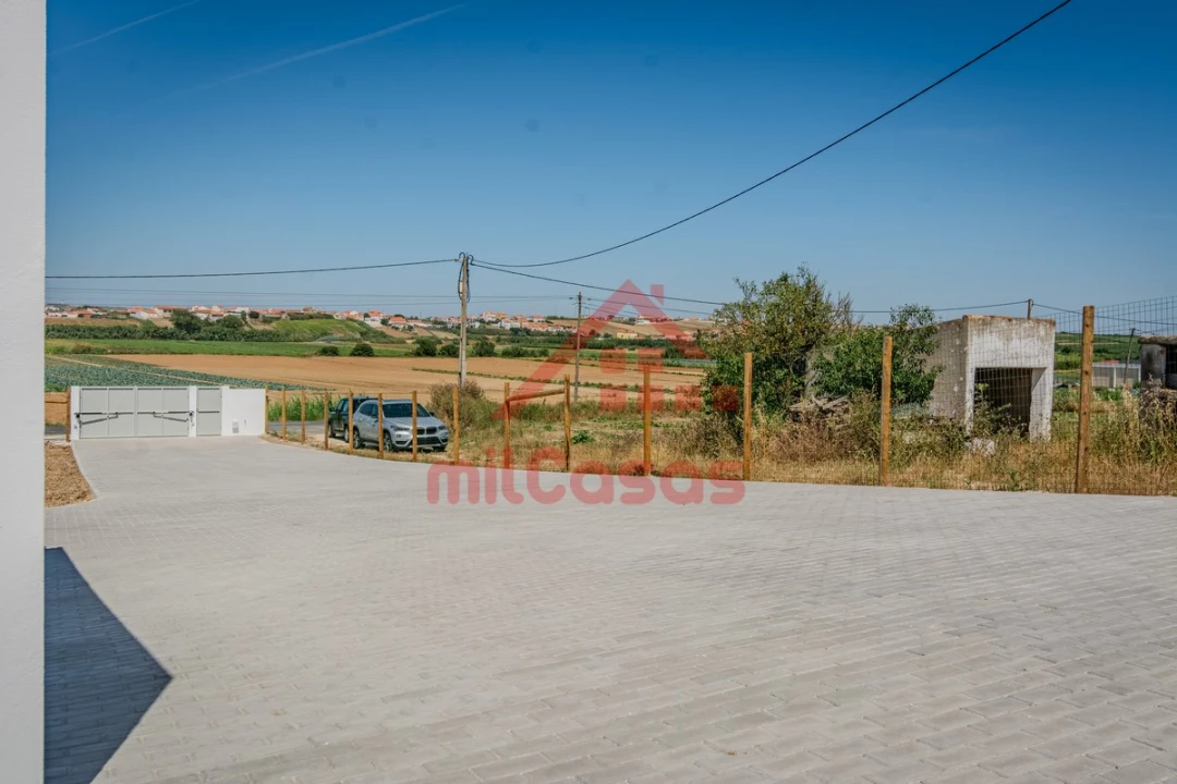 Moradia T2 para Venda em São Pedro da Cadeira Foto 41