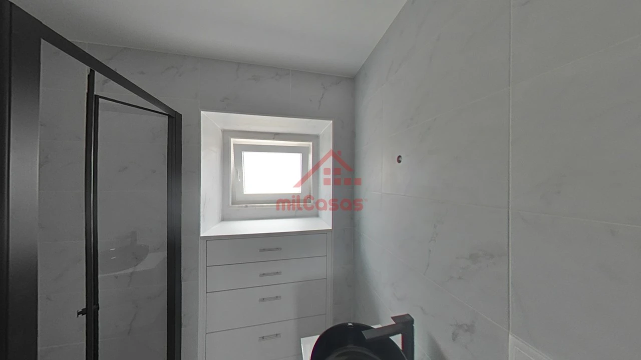 Moradia T2 para Venda em São Pedro da Cadeira Foto 81