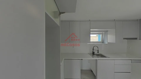Moradia T2 para Venda em São Pedro da Cadeira