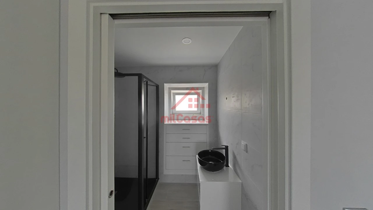 Moradia T2 para Venda em São Pedro da Cadeira Foto 75