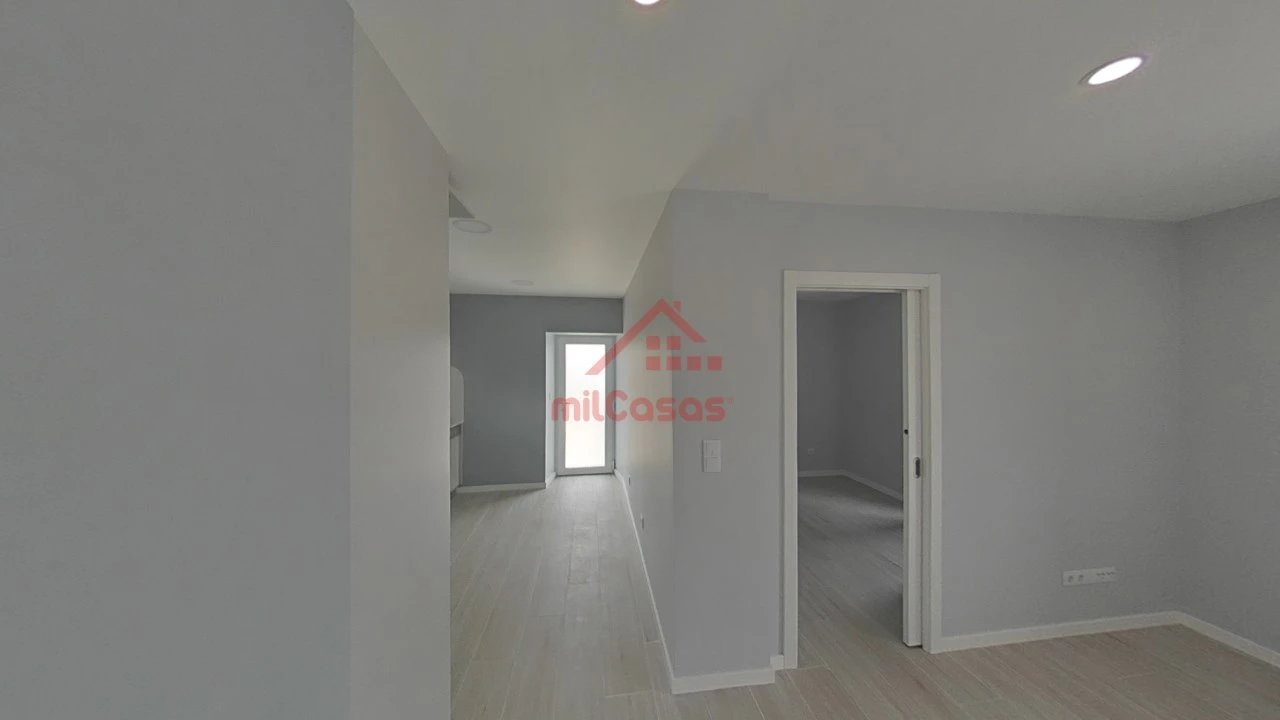 Moradia T2 para Venda em São Pedro da Cadeira Foto 72