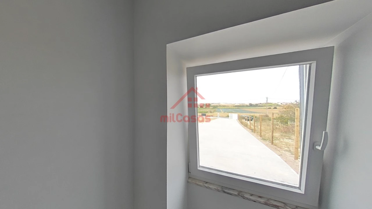 Moradia T2 para Venda em São Pedro da Cadeira Foto 77