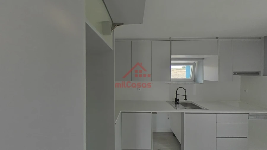 Moradia T2 para Venda em São Pedro da Cadeira Foto 89