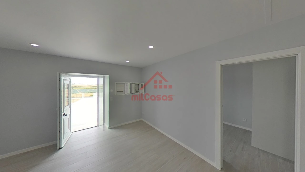 Moradia T2 para Venda em São Pedro da Cadeira Foto 73
