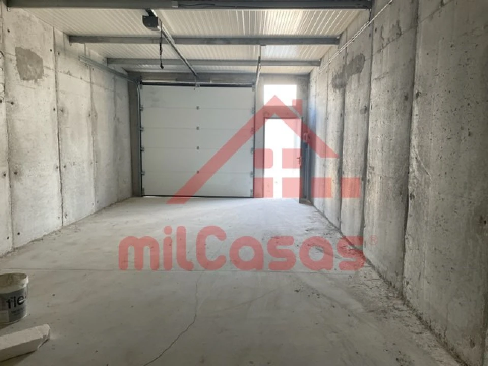 Garagem para Arrendamento em Santa Maria, São Pedro e Matacães Foto 4