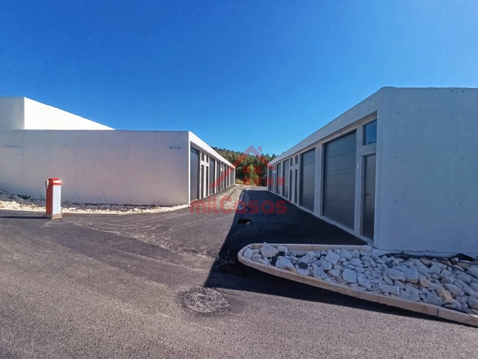 Garagem para Arrendamento em Santa Maria, São Pedro e Matacães Foto 10