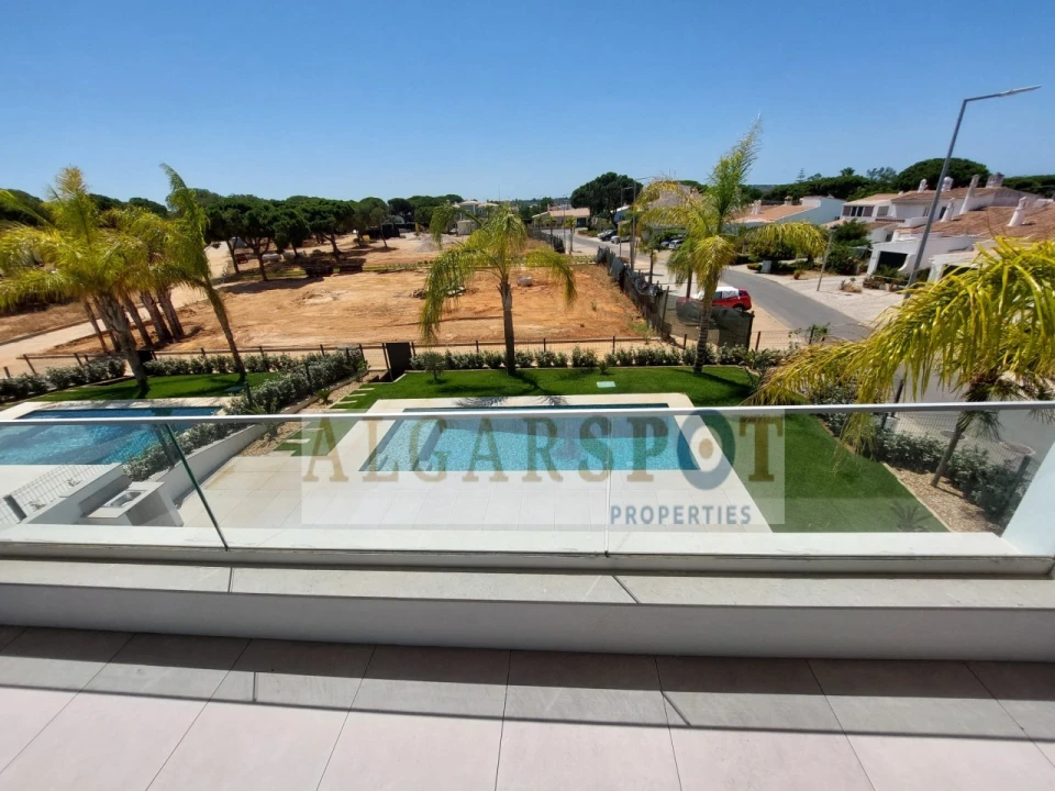 Moradia T3 para Venda em Quarteira Foto 40