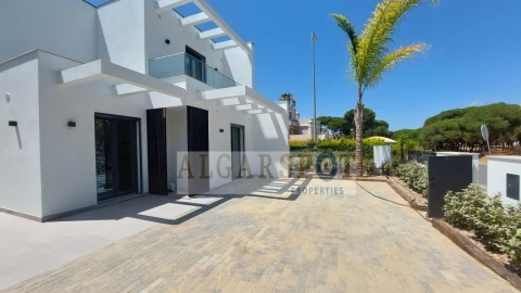 Moradia T3 para Venda em Quarteira