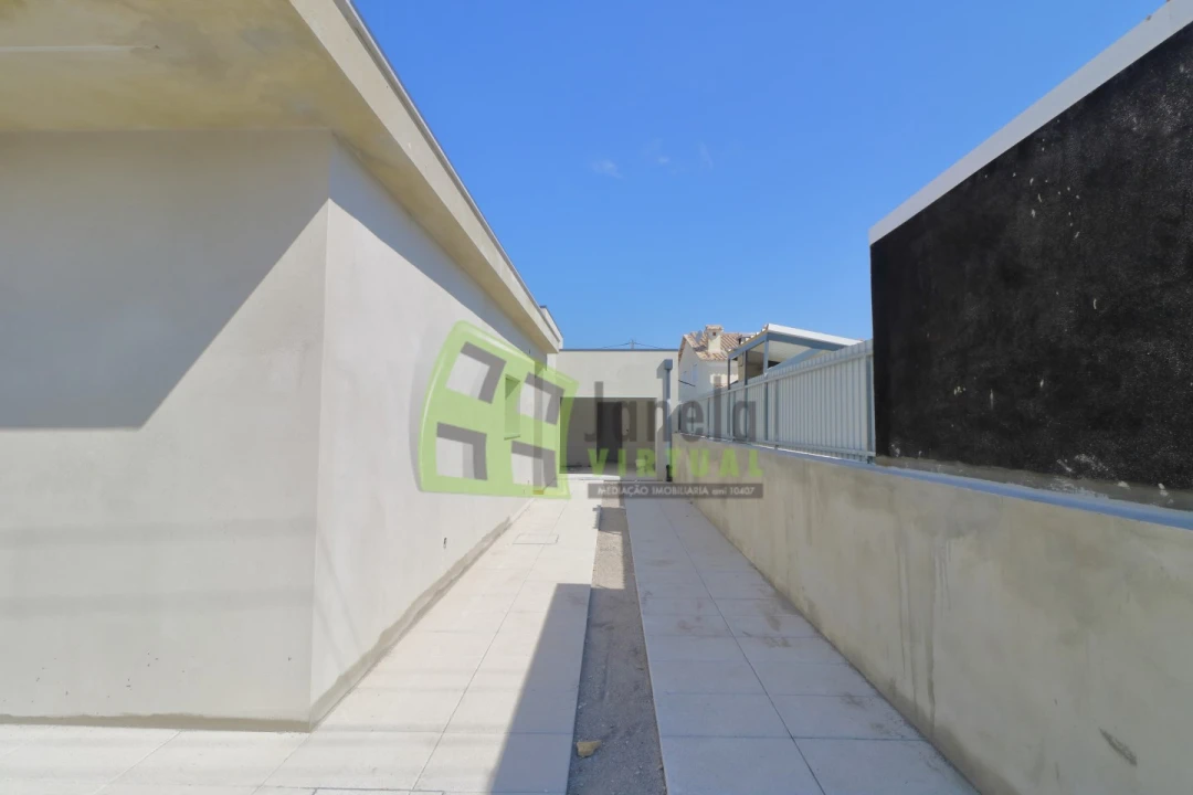 Moradia T3 para Venda em Fernao Ferro Foto 3
