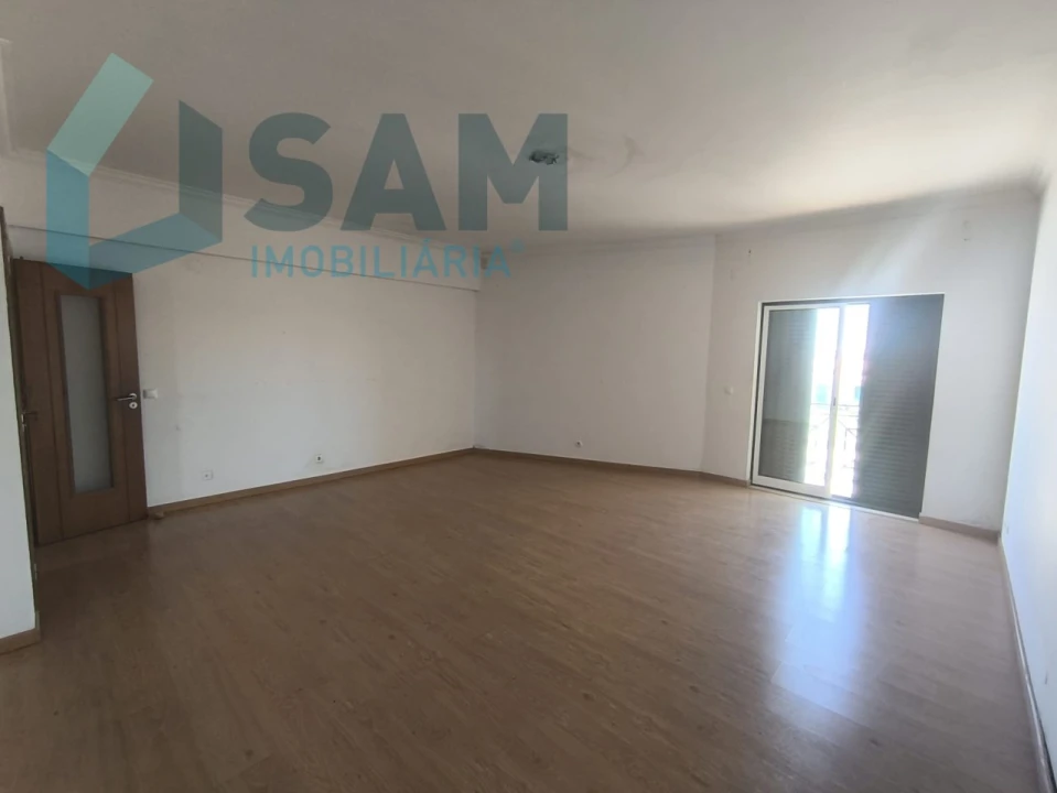 Apartamento T4 para Venda em Salvaterra de Magos e Foros de Salvaterra Foto 8