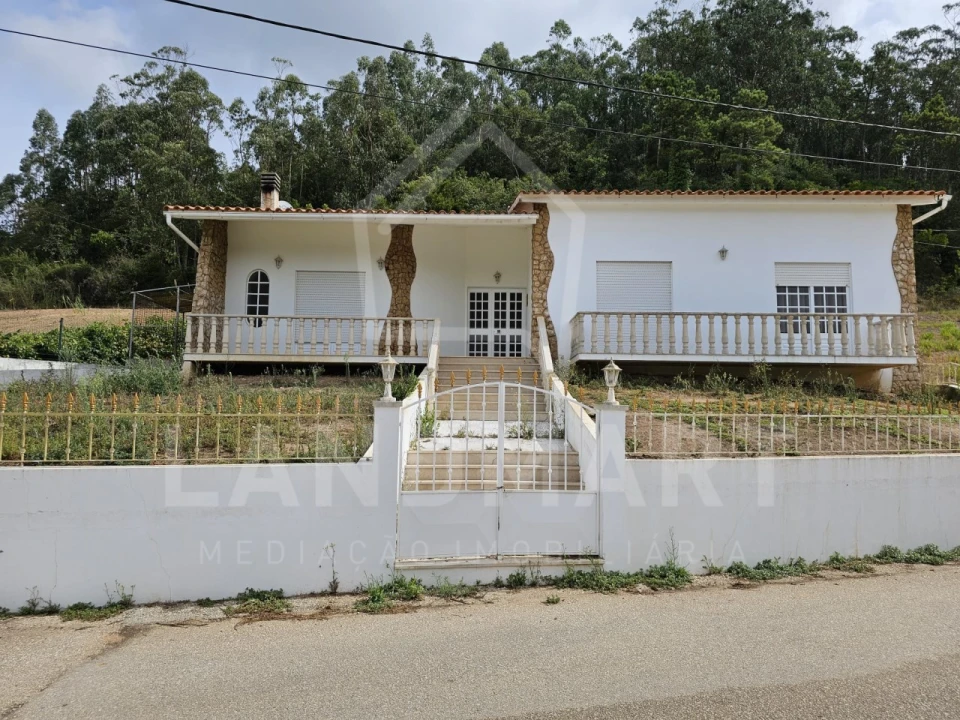 Moradia T3 para Venda em Vimeiro Foto 1
