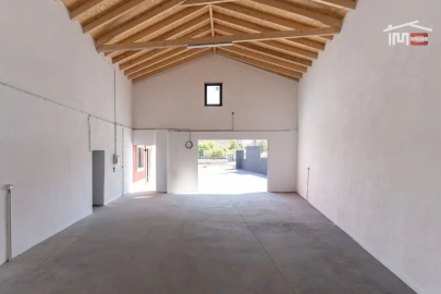 Moradia T4 para Venda em Nossa Senhora das Misericordias