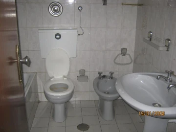 Apartamento T2 para Arrendamento em Nogueira e Silva Escura