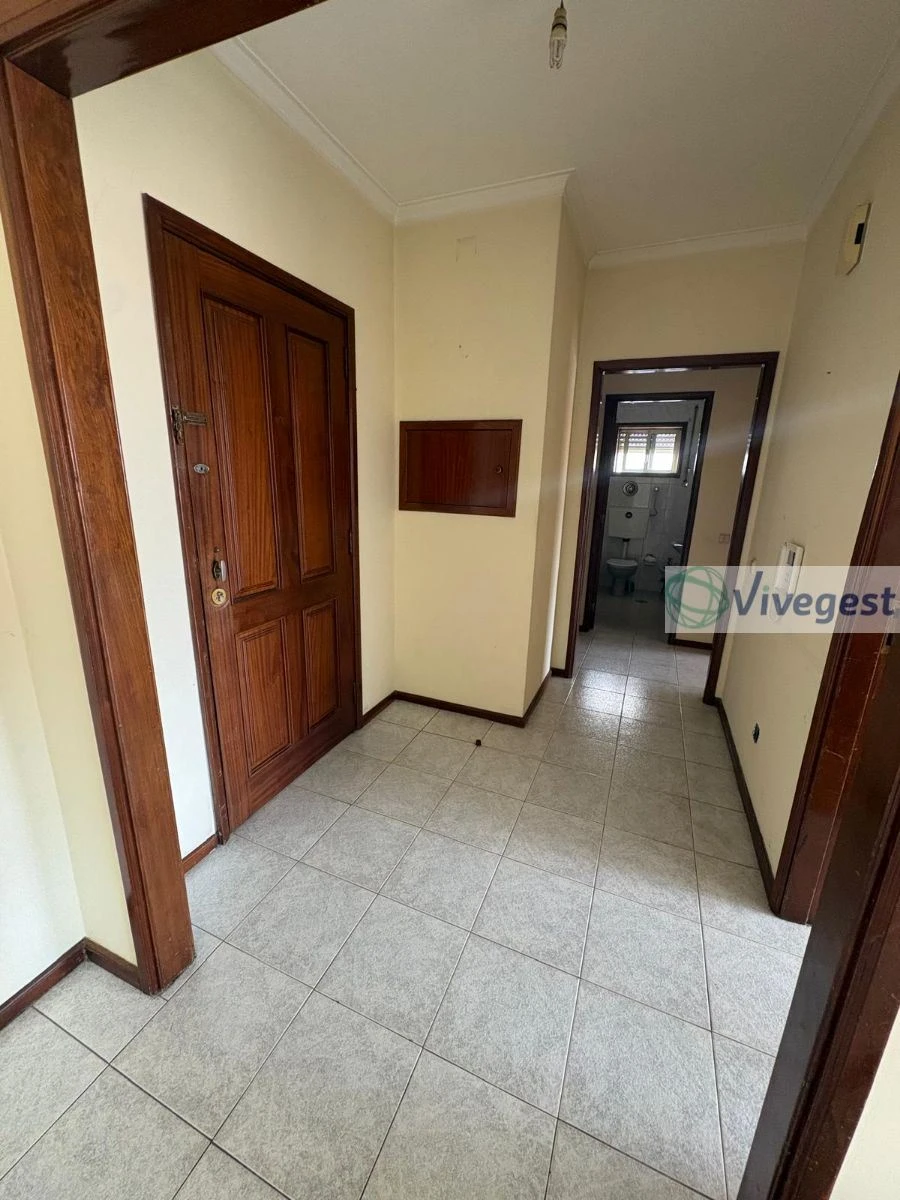 Apartamento T2 para Arrendamento em Nogueira e Silva Escura Foto 2