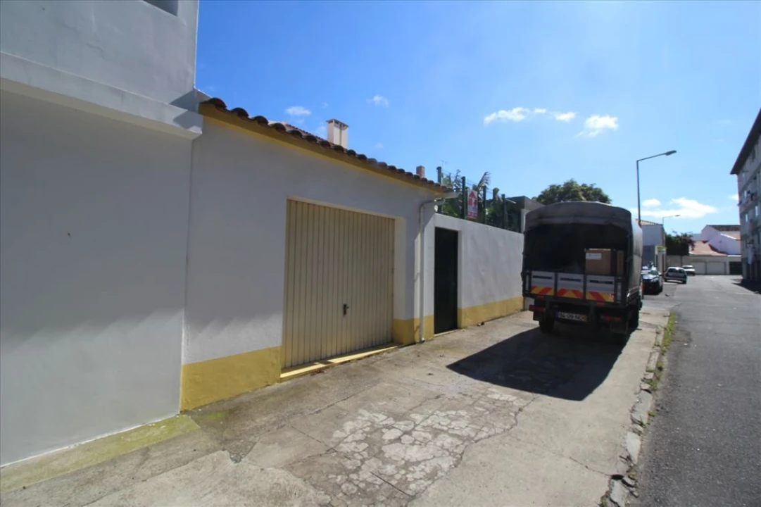 Moradia T3 para Venda em Ponta Delgada (São José) Foto 32