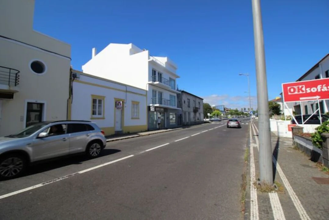 Moradia T3 para Venda em Ponta Delgada (São José) Foto 2