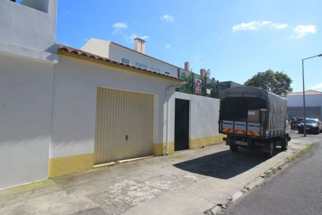 Moradia T3 para Venda em Ponta Delgada (São José) Foto 31