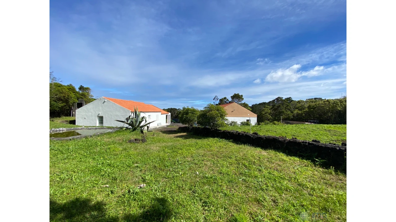 Moradia T5 para Venda em Capelo Foto 27