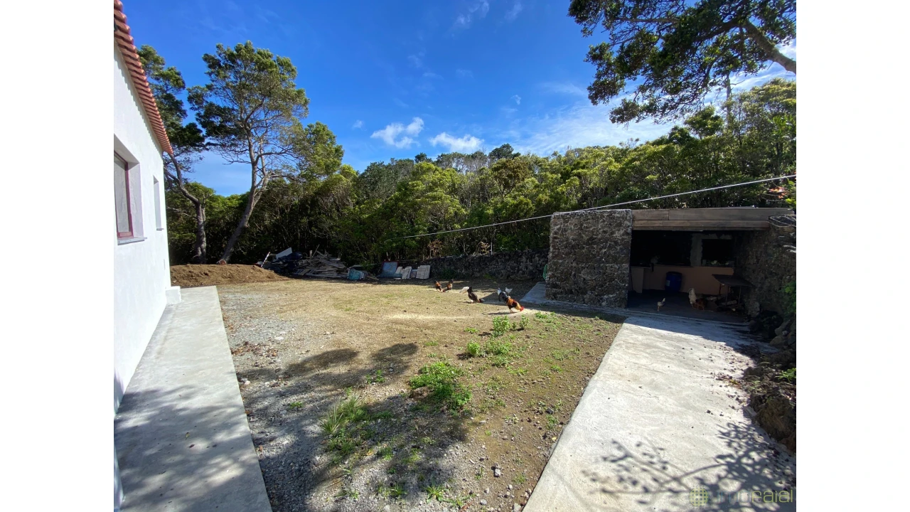 Moradia T5 para Venda em Capelo Foto 7