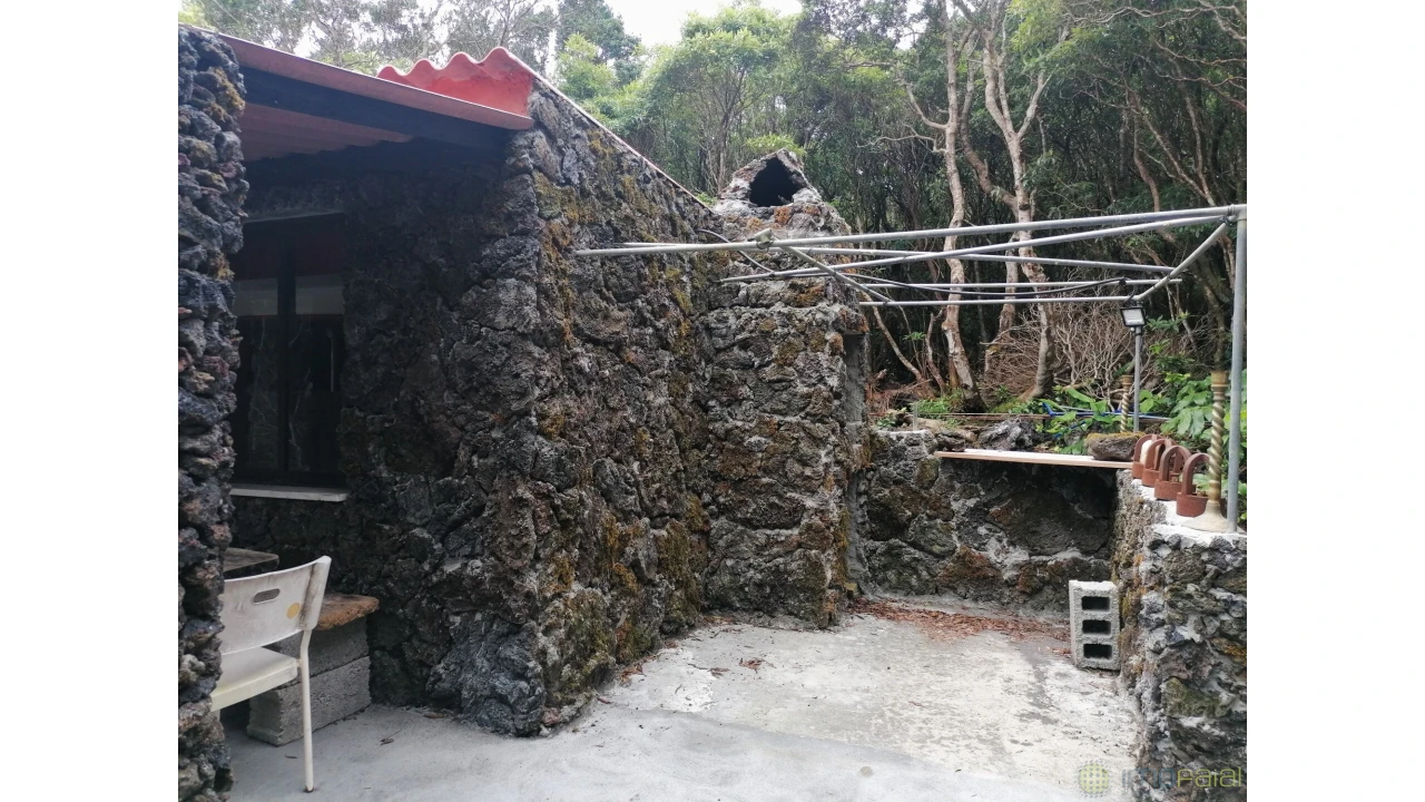 Moradia T5 para Venda em Capelo Foto 63