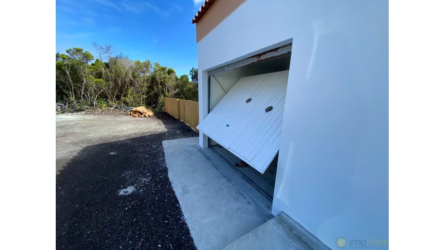 Moradia T5 para Venda em Capelo Foto 22