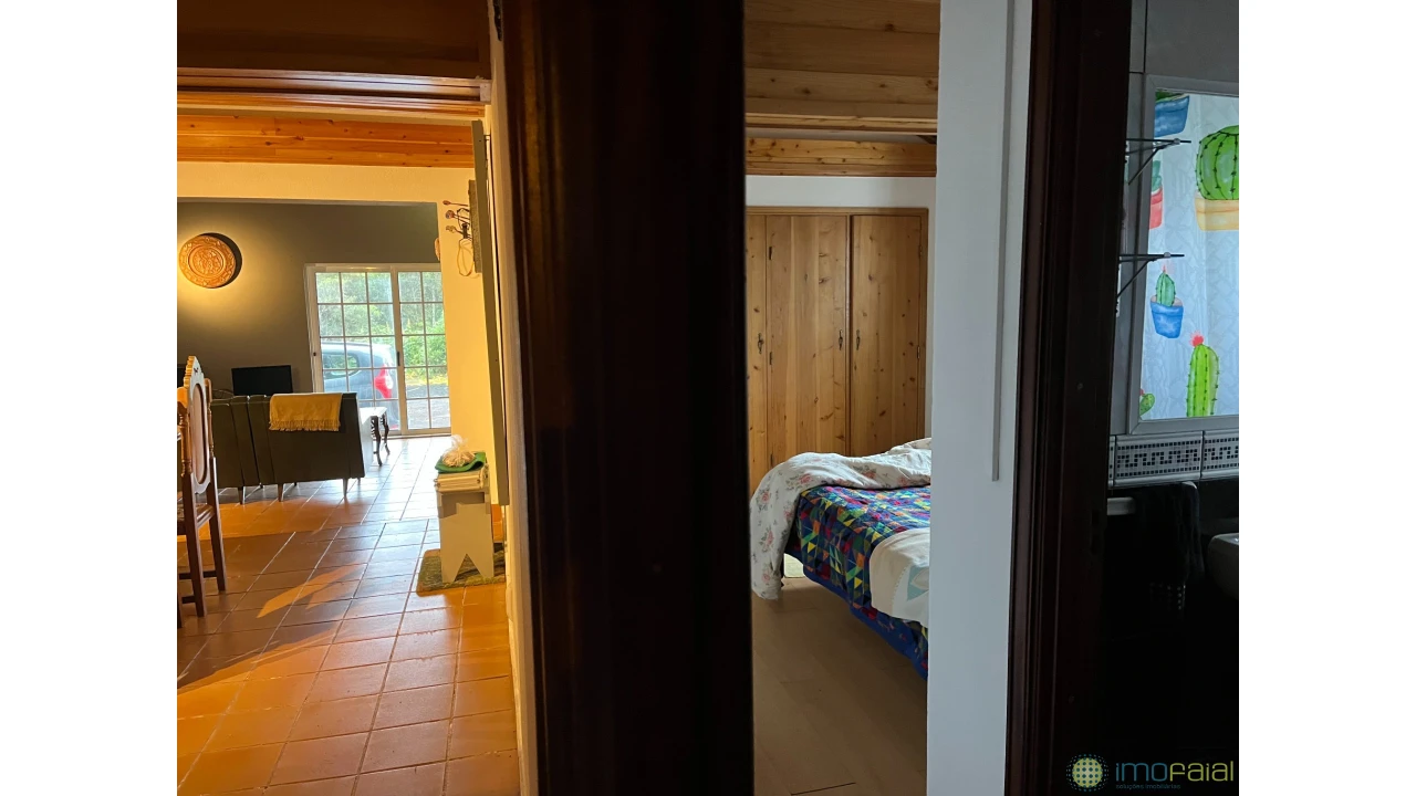 Moradia T5 para Venda em Capelo Foto 35