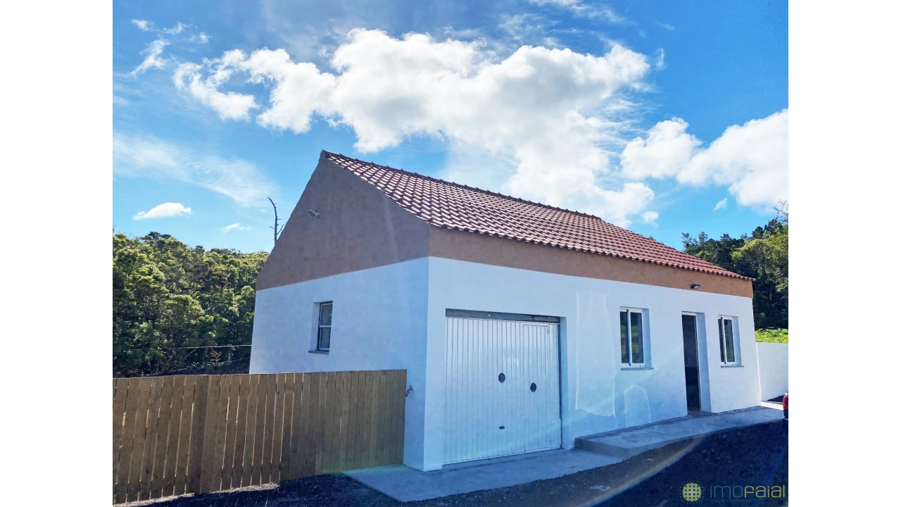 Moradia T5 para Venda em Capelo Foto 6