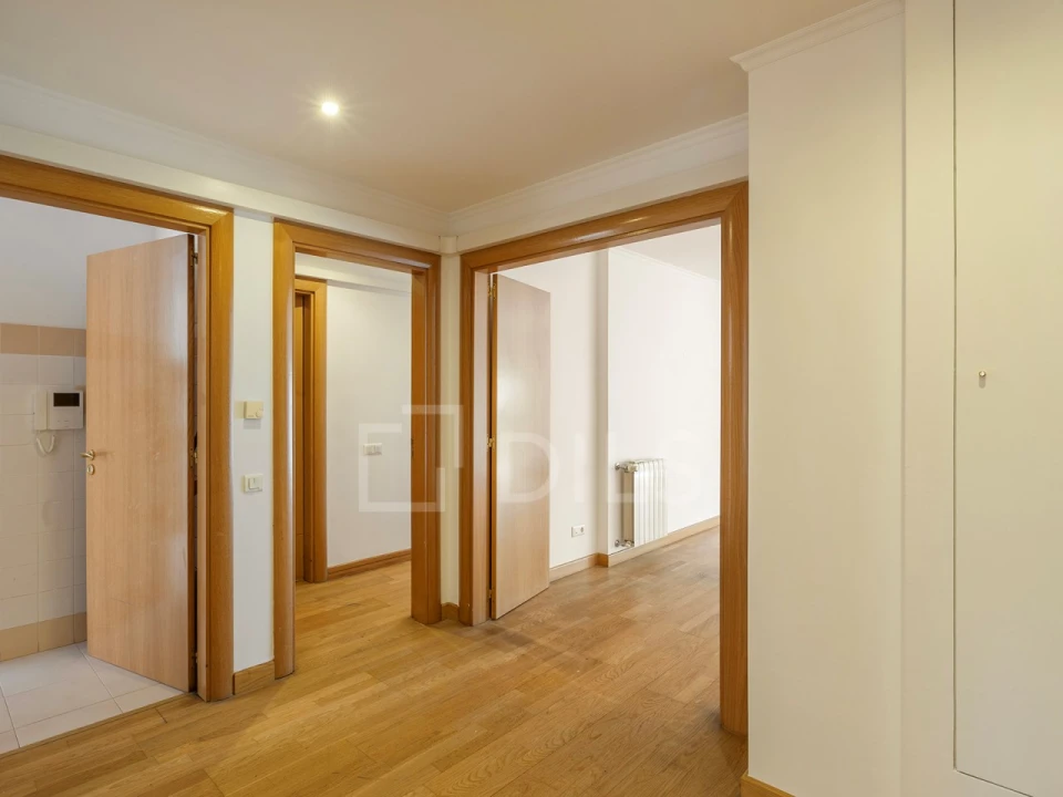 Apartamento T3 para Venda em Campolide Foto 7