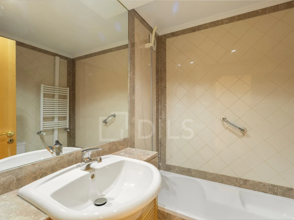 Apartamento T3 para Venda em Campolide Foto 30