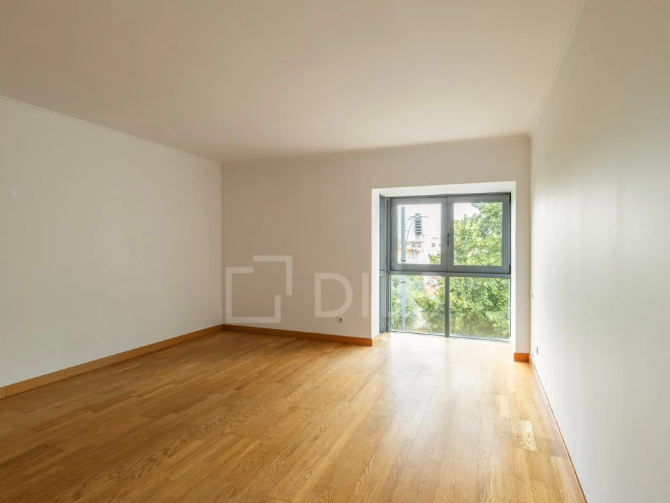 Apartamento T3 para Venda em Campolide Foto 1