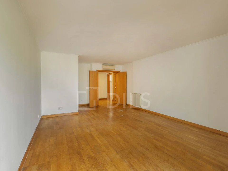 Apartamento T3 para Venda em Campolide Foto 4