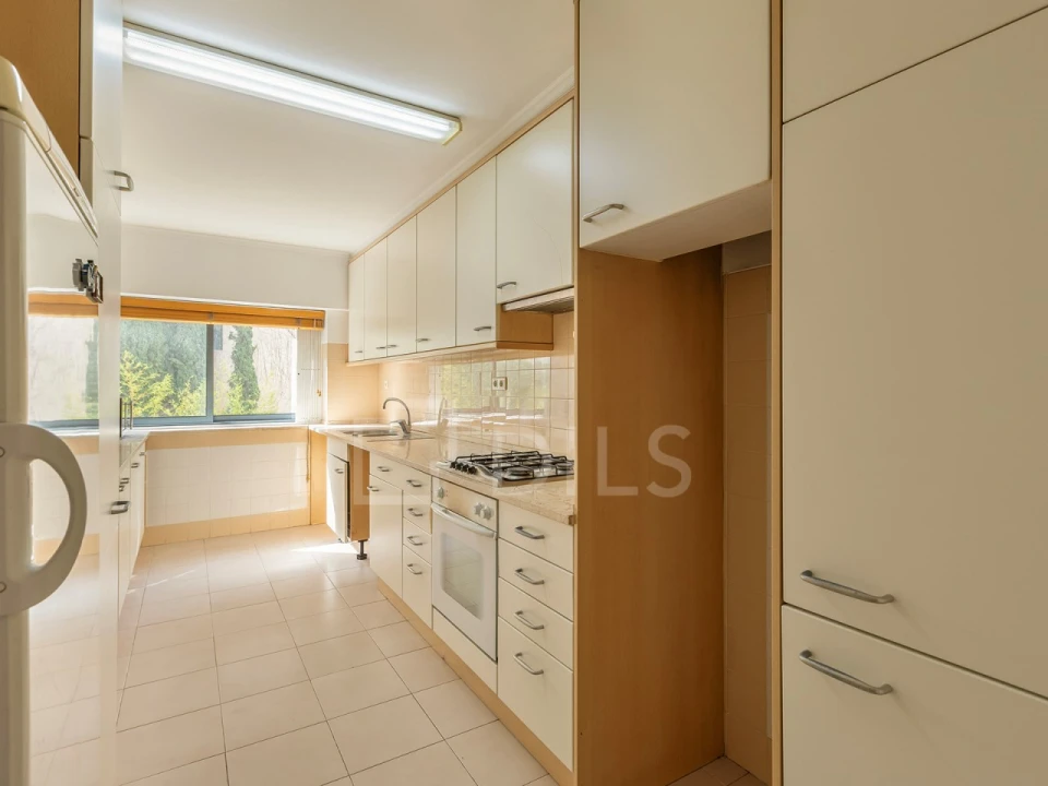 Apartamento T3 para Venda em Campolide Foto 12
