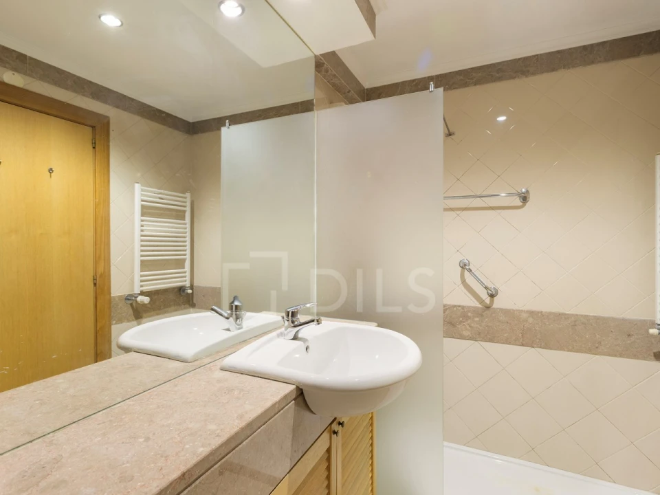 Apartamento T3 para Venda em Campolide Foto 29