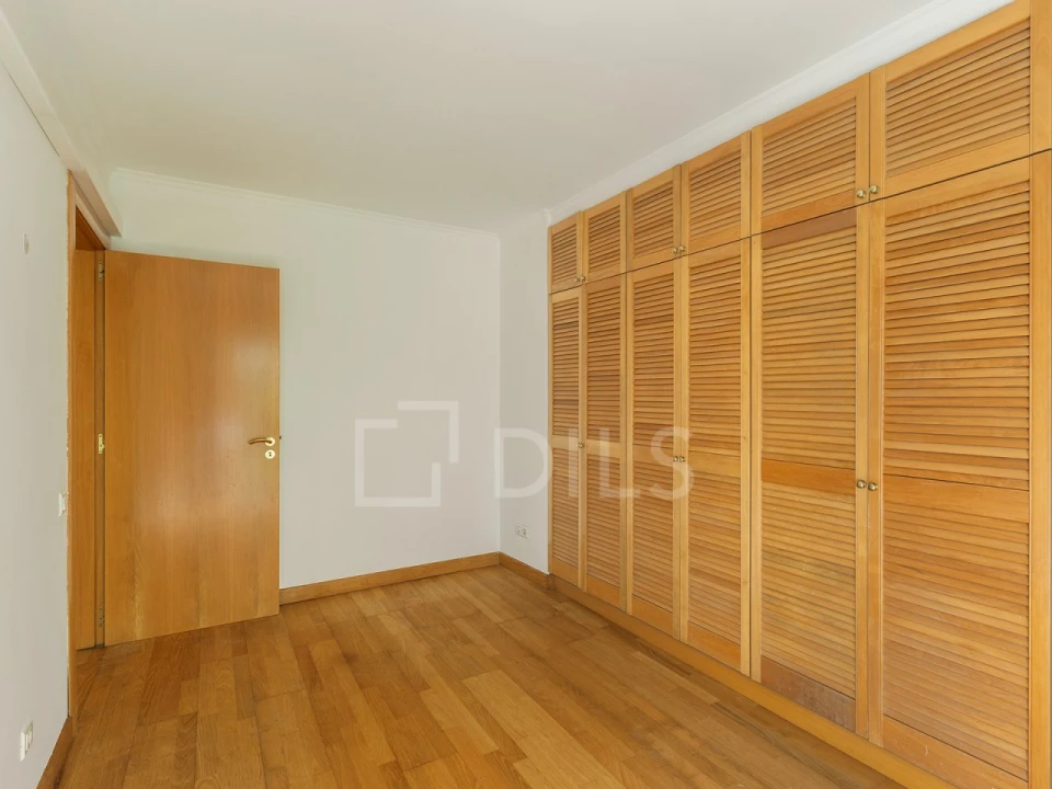 Apartamento T3 para Venda em Campolide Foto 27