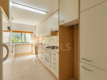 Apartamento T3 para Venda em Campolide