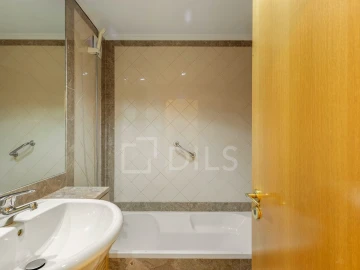 Apartamento T3 para Venda em Campolide