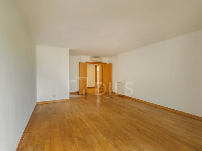 Apartamento T3 para Venda em Campolide Foto 4