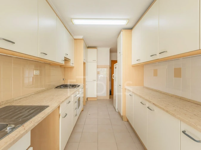 Apartamento T3 para Venda em Campolide Foto 11