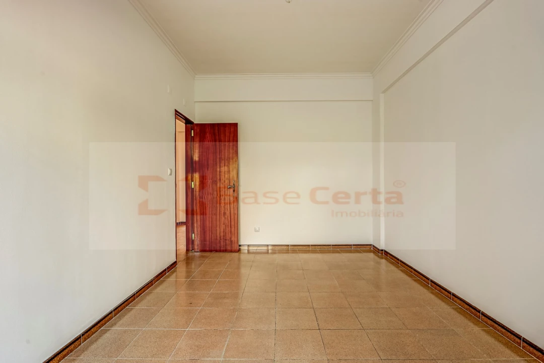 Apartamento T2 para Venda em Póvoa de Santa Iria e Forte da Casa Foto 2