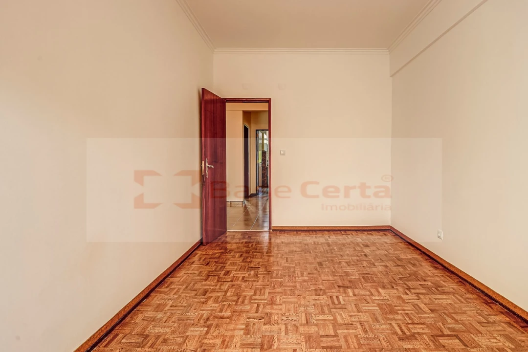 Apartamento T2 para Venda em Póvoa de Santa Iria e Forte da Casa Foto 4