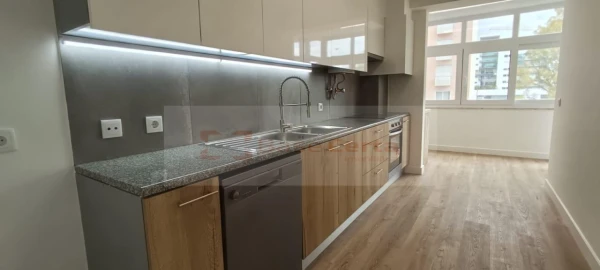 Apartamento T3 para Venda em São Domingos de Benfica