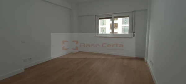 Apartamento T3 para Venda em São Domingos de Benfica