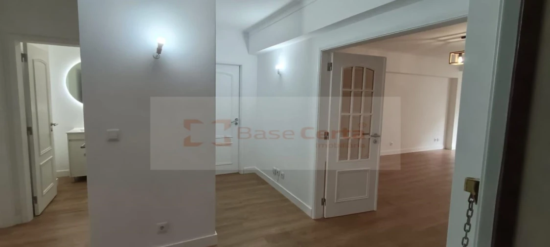 Apartamento T3 para Venda em São Domingos de Benfica Foto 4