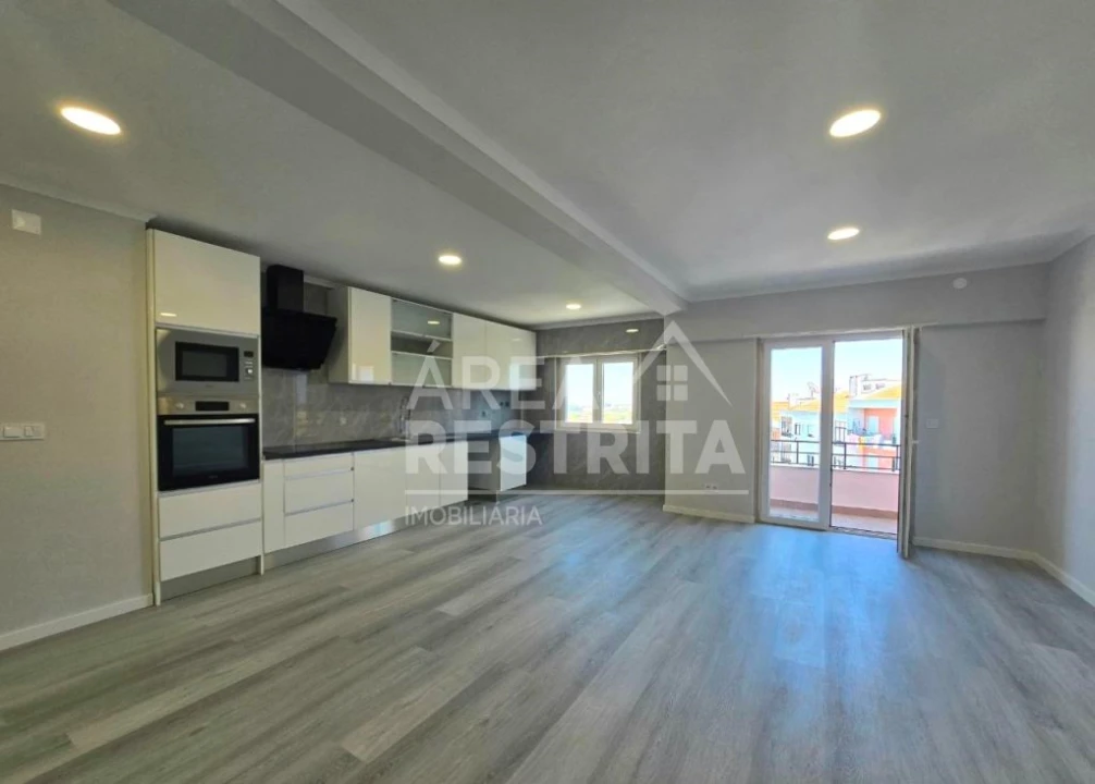 Apartamento T4 para Venda em Amora Foto 1